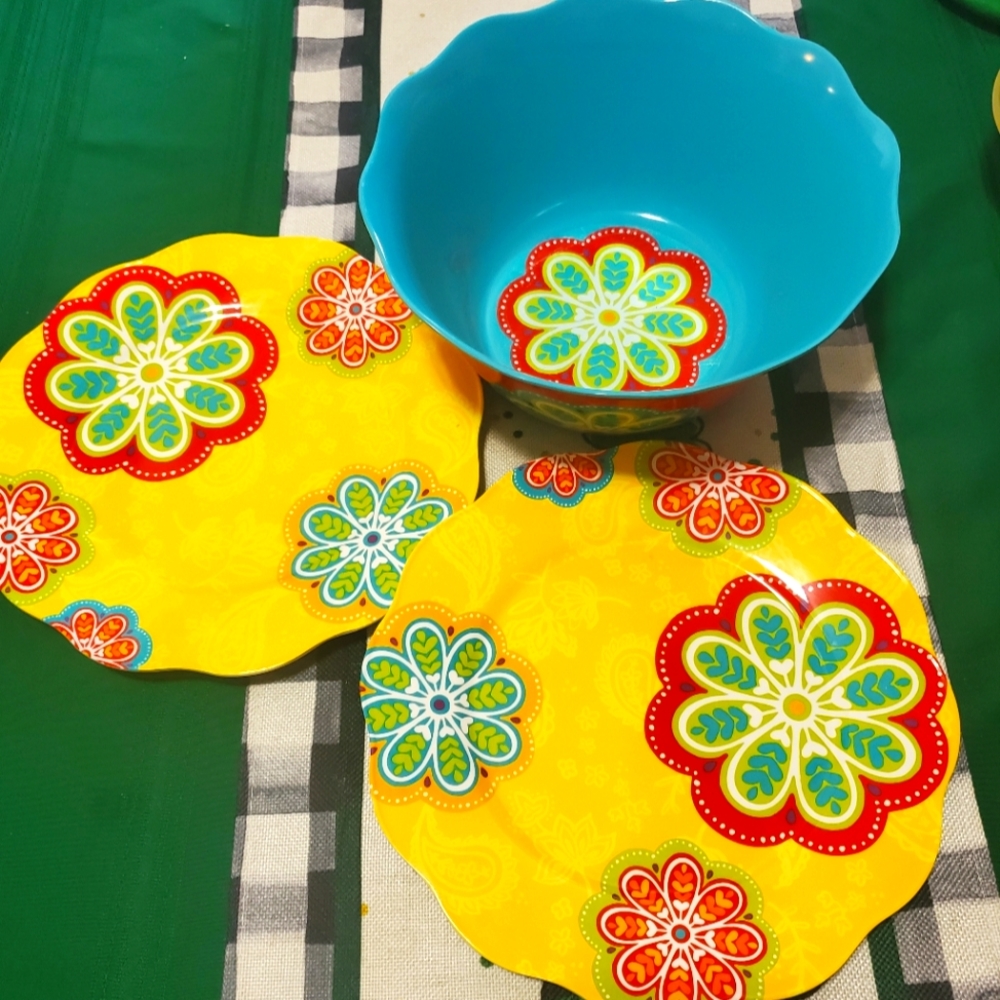 Pier 1 Import Salad Bowl plus 2 Pier 1 Plates